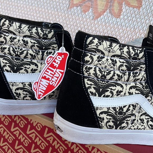 Vans Sk8-Hi
Skull Tapestry Black/Bone
VN0A7Q5N95X
Men’s sneakers - Picture 15 of 16